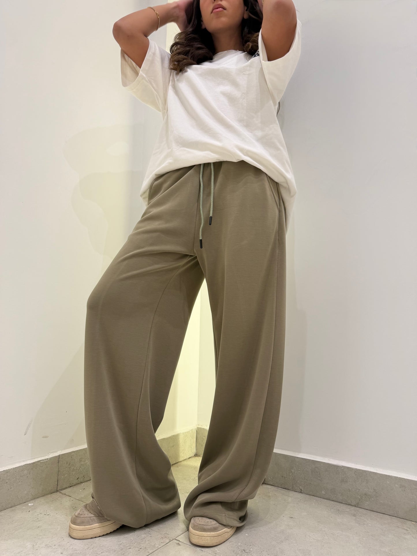 Lightweight Wide-Leg Pants