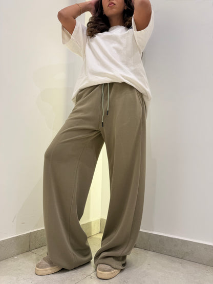 Lightweight Wide-Leg Pants